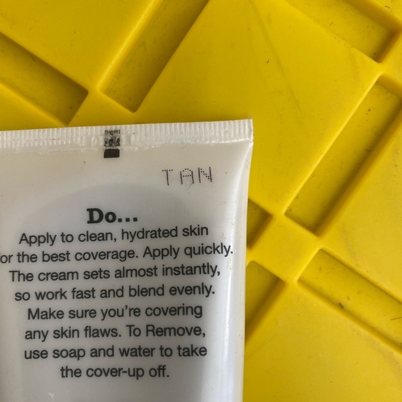 LOT OF 2 Joan Rivers The Right to Bare Legs TAN New sealed corrective coverup - Picture 3 of 5